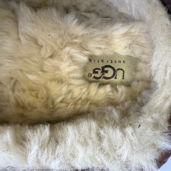 UGG Australia Size 10 Men's Dark Brown Leather Slip-On slippers Cozy - Picture 9 of 11